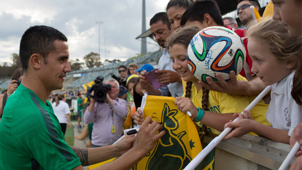 Tim Cahill signs autographs with fans in Canberra ahead of November's international against Kyrgyzstan.