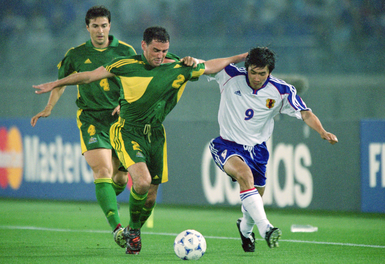 Kevin Muscat plays against Japan in the 2001 FIFA Confederations Cup