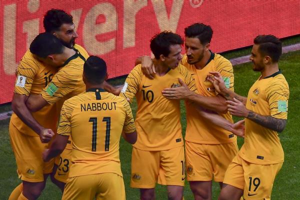 Socceroos celebrate Mile Jedinak's goal vs France