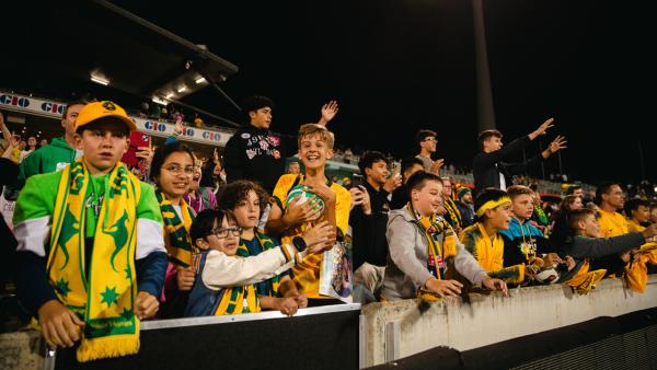 CommBank All Access | Arnie's rousing team talk as record Canberra crowd shows up