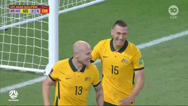 GOAL: Mitch Duke wraps up the 3 points | Socceroos