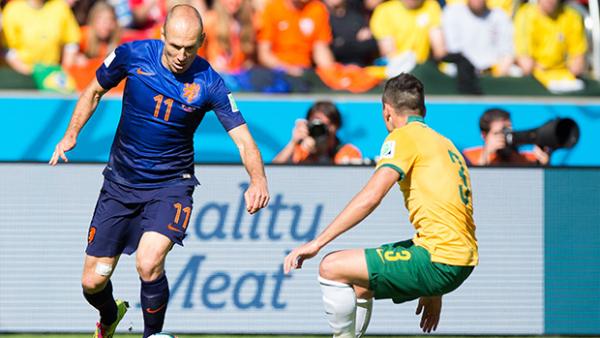 Netherland's Arjen Robben tries to weave his way past Socceroo Jason Davidson.