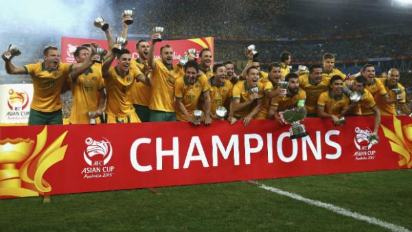 The Socceroos celebrate winning the 2015 AFC Asian Cup at Stadium Australia.