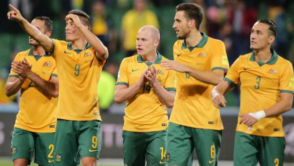 Socceroos players acknowledge the sell-out crowd at nib Stadium following their dominant victory over Bangladesh.