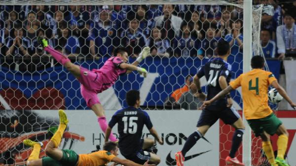 Japan goalkeeper Eiji Kawashima is unable to prevent Socceroo winger Tommy Oar finding the back of the net.