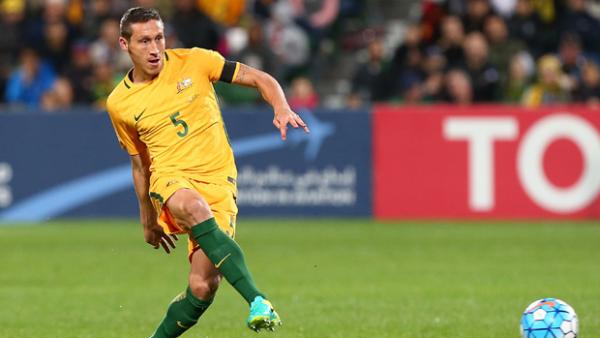 Mark Milligan on the ball during the Socceroos' 2-0 win over Iraq.