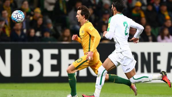 Robbie Kruse fights for the ball during the Socceroos' 2-0 win over Iraq.