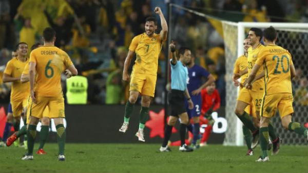 The Caltex Socceroos celebrate Mat Leckie's late winner against Greece at ANZ Stadium in June.