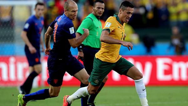 Davidson takes on Arjen Robben during Australia's clash with the Netherlands.